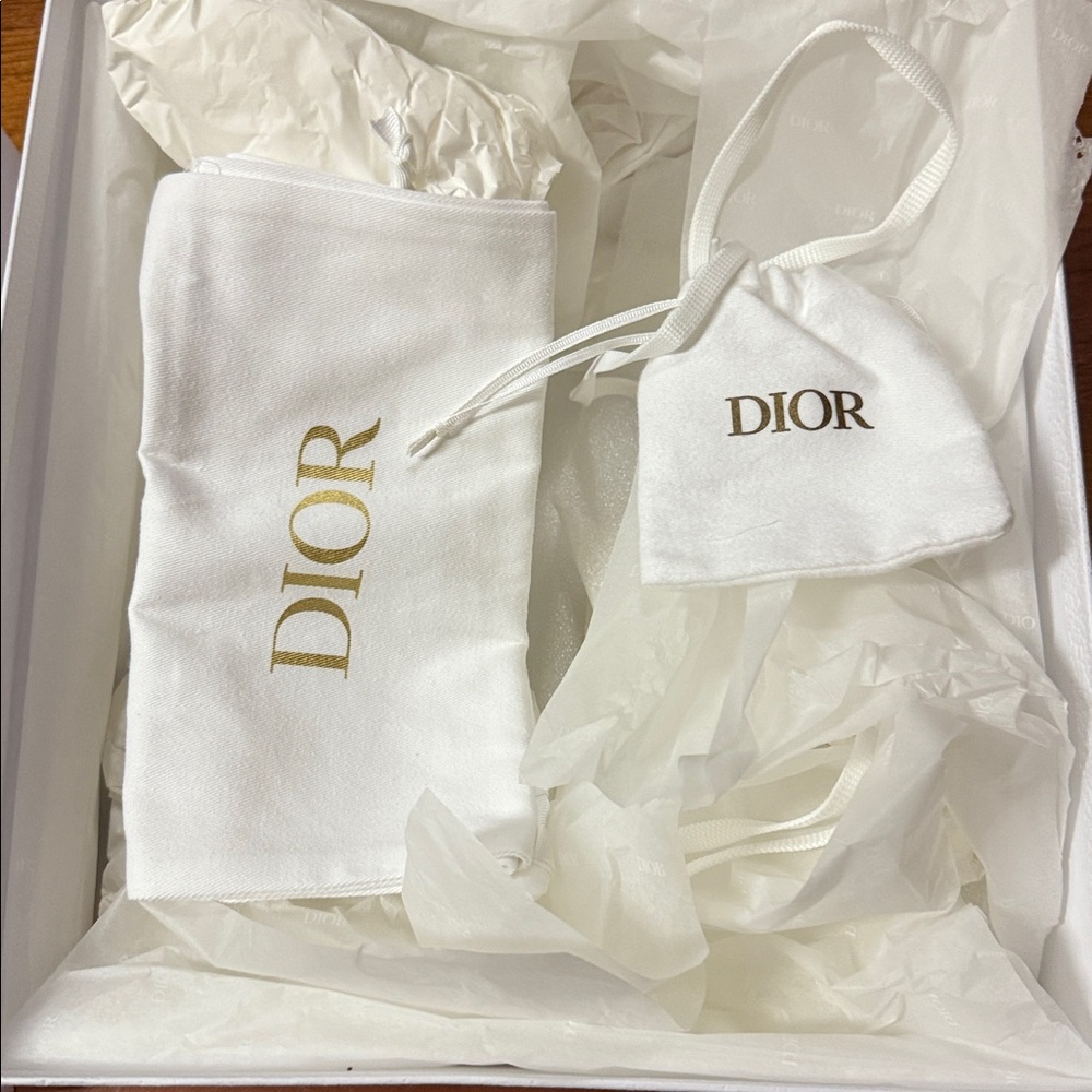 Dior woman’s Blue and White Patterned Sneakers - Picture 14 of 14